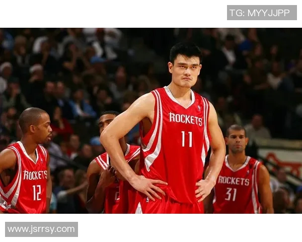 姚明背影映照篮球梦想的旅程与坚持的力量