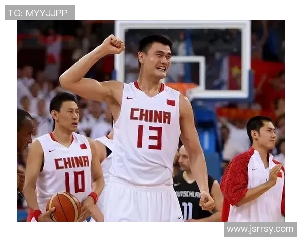 姚明父母共享家庭晚餐温馨时刻展现亲情与美好生活 姚明父母共享家庭晚餐温馨时刻展现亲情与美好生活