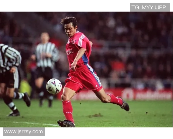 很硬的足球明星名字揭秘他在赛场上的传奇表现与个人魅力