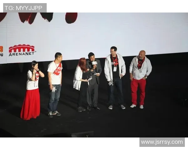 足球明星的妻子优雅亮相盛典引发媒体热议与粉丝关注 足球明星的妻子优雅亮相盛典引发媒体热议与粉丝关注