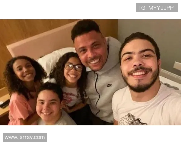 著名足球明星的儿子如何在绿茵场上继承父亲的荣耀与梦想 著名足球明星的儿子如何在绿茵场上继承父亲的荣耀与梦想