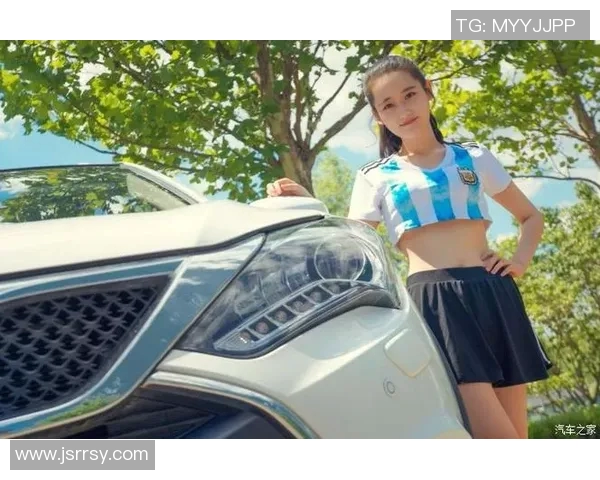 安检姐姐与足球明星的奇妙邂逅在机场的温暖瞬间 安检姐姐与足球明星的奇妙邂逅在机场的温暖瞬间