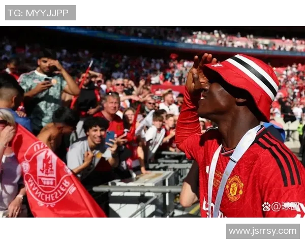 曼联足球明星的辉煌历程与英超赛场的传奇故事