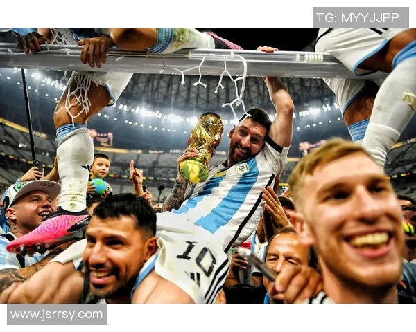 足球明星与超模的魅力碰撞卡塔尔盛会背后的故事揭秘