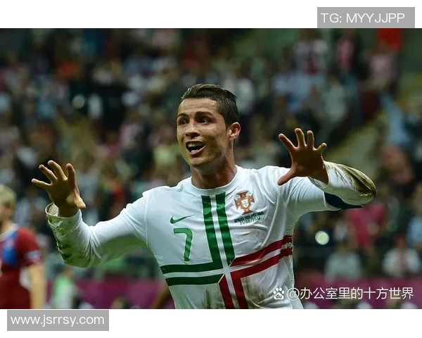 足球巨星C罗化身老年人展现不一样的风采与人生感悟